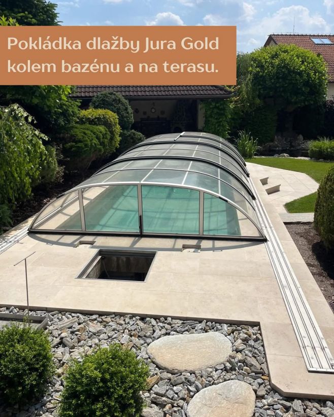 🔨 Dokončená realizace od A do Z – návrat po roce k našemu projektu! 🔨 Před rokem jsme u tohoto krásného bazénu pokládali...